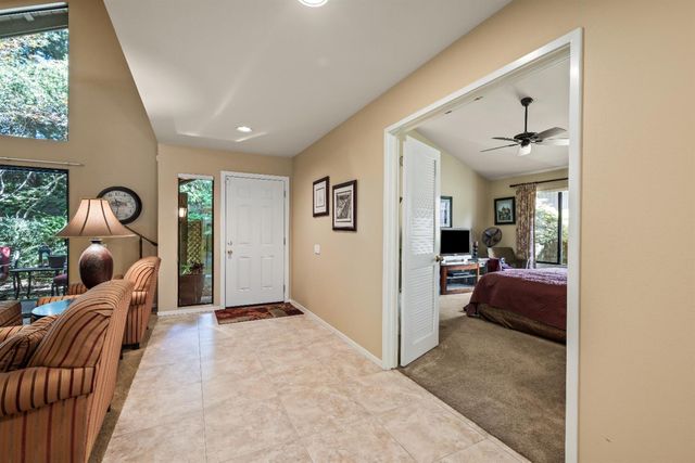 1839 Discovery Village Ln, Gold River, CA 95670