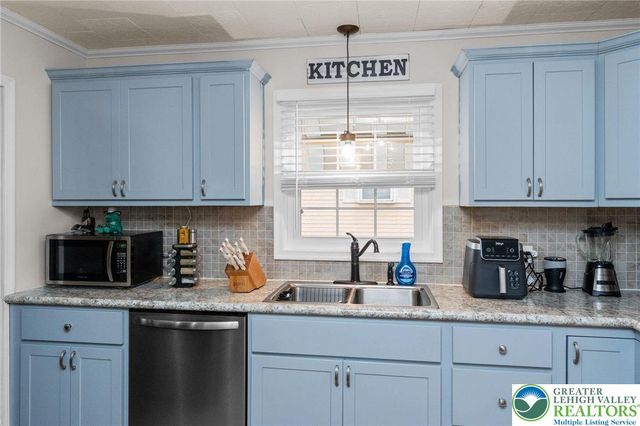 18 South Callowhill Street, Topton Boro, PA 19562