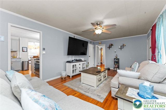 18 South Callowhill Street, Topton Boro, PA 19562