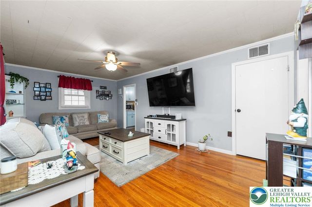 18 South Callowhill Street, Topton Boro, PA 19562