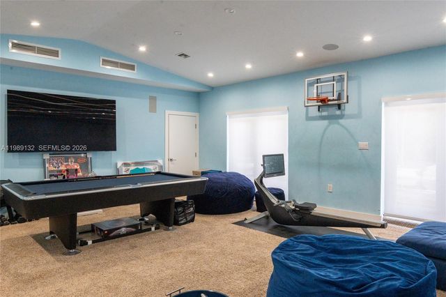 5005 Lakeview Dr, Miami Beach, FL 33140