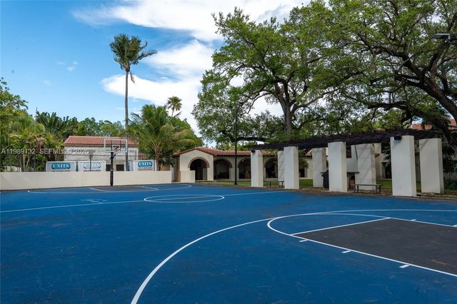 5005 Lakeview Dr, Miami Beach, FL 33140