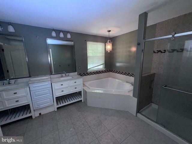 1721 BIDEN LN, Williamstown, NJ 08094