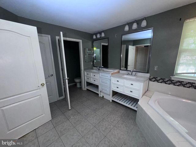 1721 BIDEN LN, Williamstown, NJ 08094