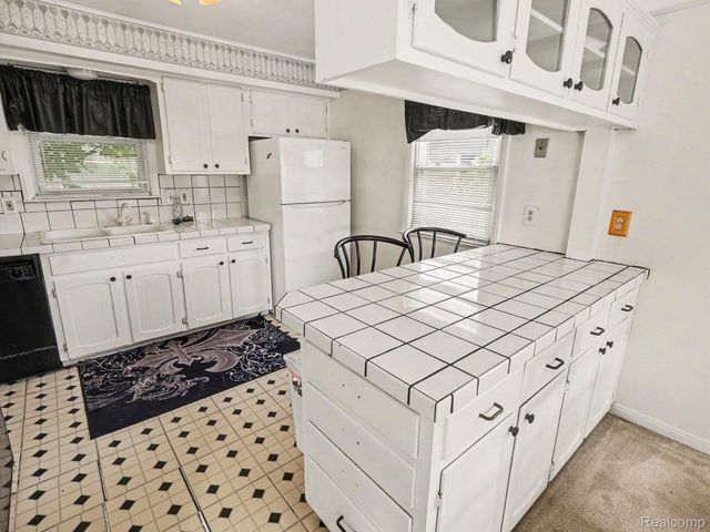 6350 Robinson Avenue, Allen Park, MI 48101