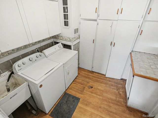 6350 Robinson Avenue, Allen Park, MI 48101
