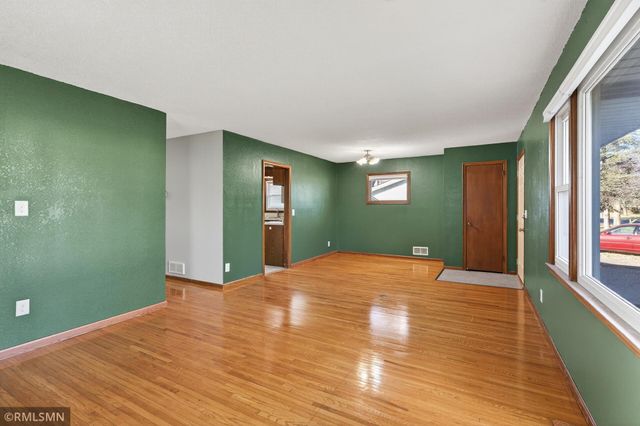 1846 7th Street, White Bear Lake, MN 55110