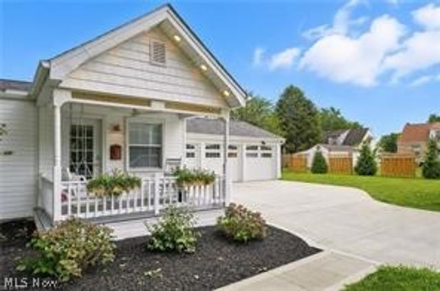 2001 Brownlee Avenue, Youngstown, OH 44514