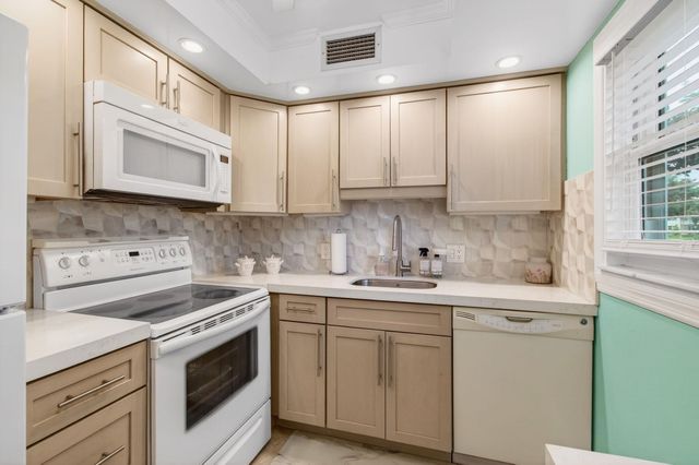 1121 Cambridge F, Deerfield Beach, FL 33442