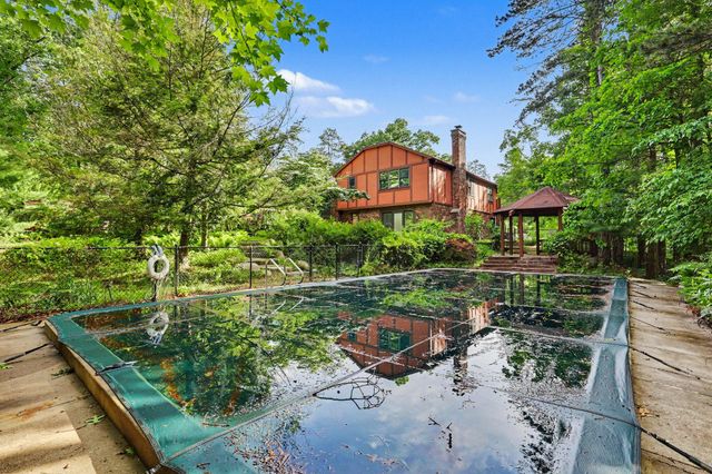 8735 Glen Nevis Road Ne, Ada Twp, MI 49301