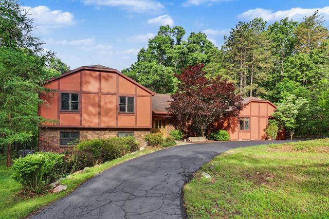 8735 Glen Nevis Road Ne, Ada Twp, MI 49301