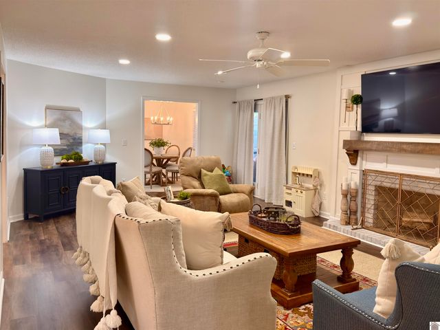 1351 S Friendship Rd, Paducah, KY 42001