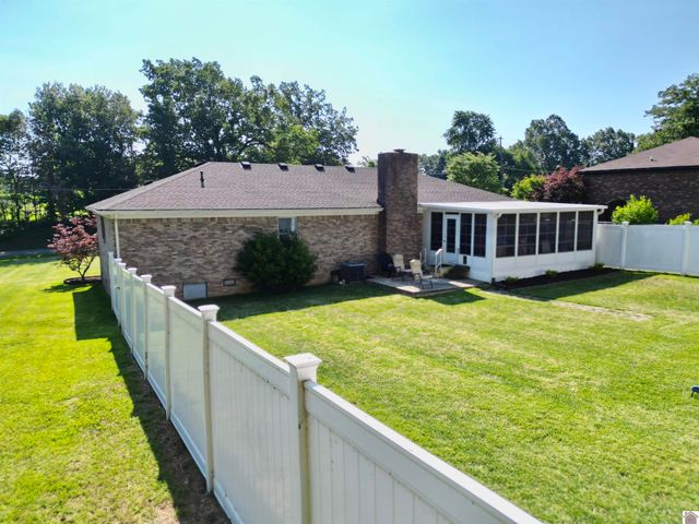 1351 S Friendship Rd, Paducah, KY 42001