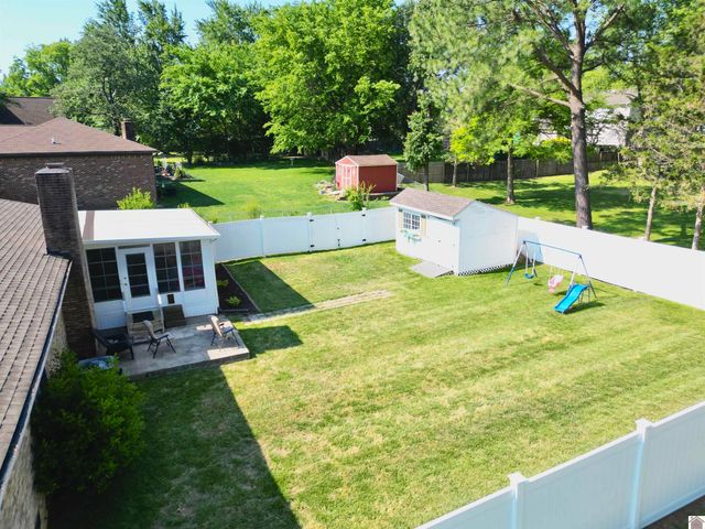 1351 S Friendship Rd, Paducah, KY 42001