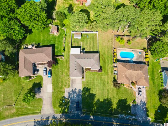1351 S Friendship Rd, Paducah, KY 42001