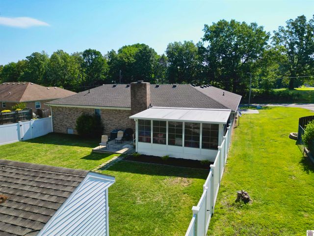 1351 S Friendship Rd, Paducah, KY 42001