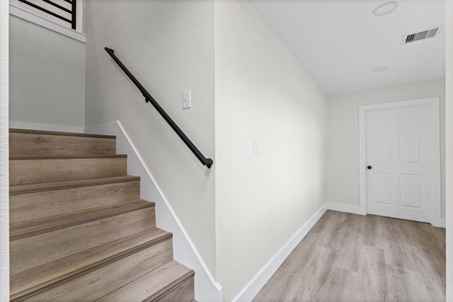 15806 Lakeview Drive, Beach City, TX 77523