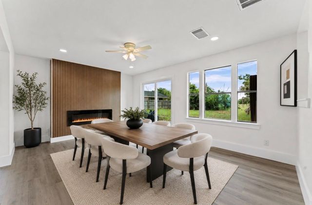 15806 Lakeview Drive, Beach City, TX 77523