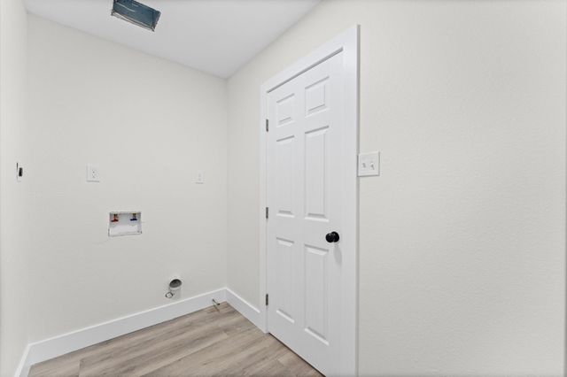 15806 Lakeview Drive, Beach City, TX 77523