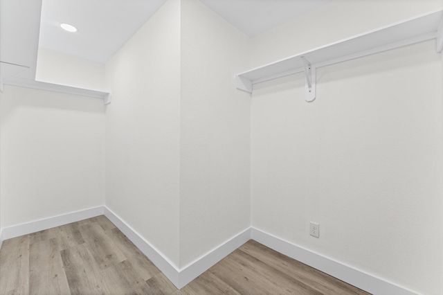 15806 Lakeview Drive, Beach City, TX 77523