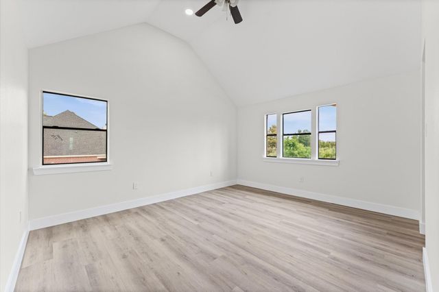 15806 Lakeview Drive, Beach City, TX 77523