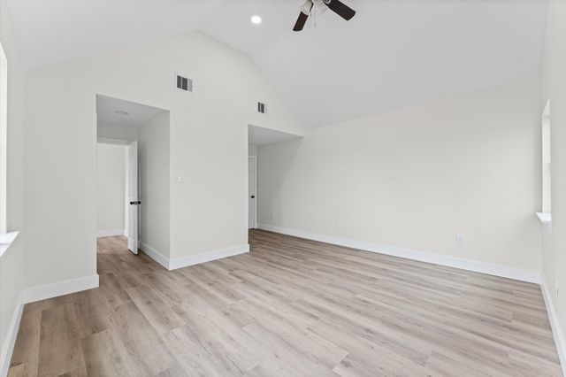 15806 Lakeview Drive, Beach City, TX 77523