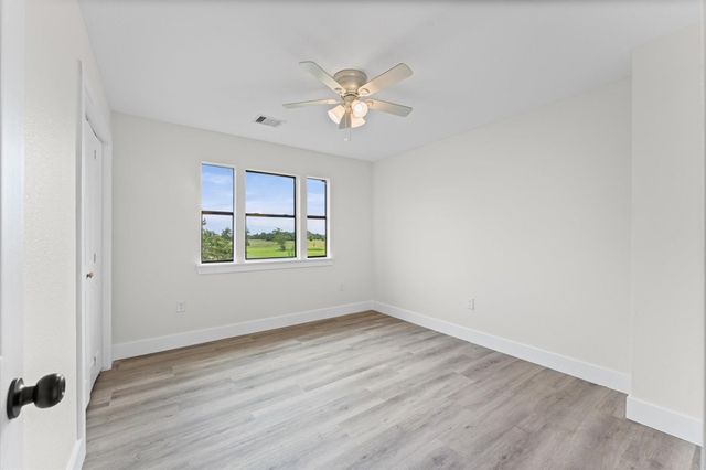 15806 Lakeview Drive, Beach City, TX 77523