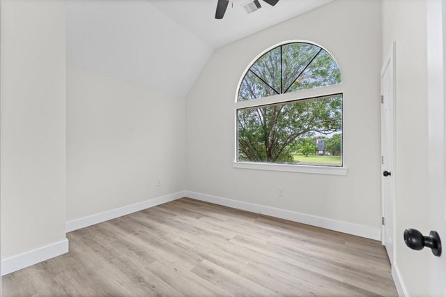 15806 Lakeview Drive, Beach City, TX 77523