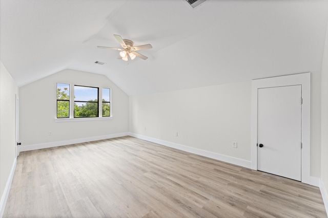 15806 Lakeview Drive, Beach City, TX 77523