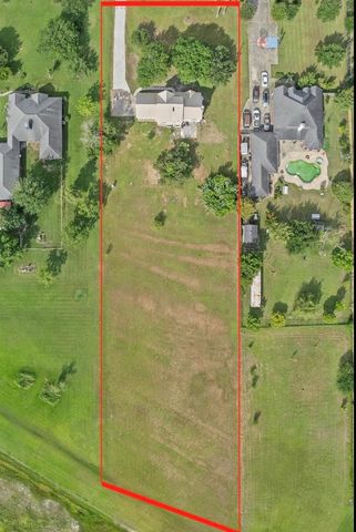 15806 Lakeview Drive, Beach City, TX 77523