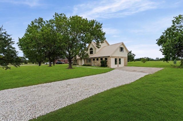 15806 Lakeview Drive, Beach City, TX 77523