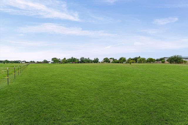 15806 Lakeview Drive, Beach City, TX 77523