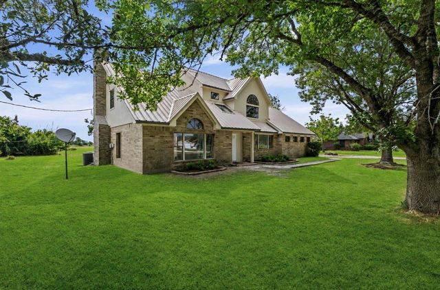 15806 Lakeview Drive, Beach City, TX 77523