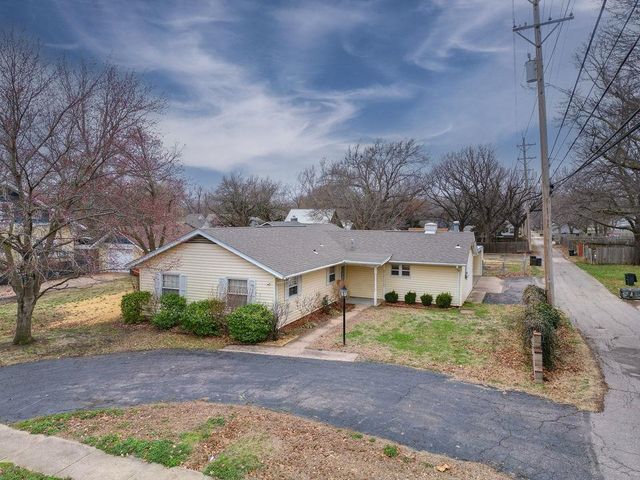 1115 Mound St, Winfield, KS 67156