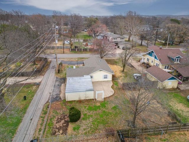 1115 Mound St, Winfield, KS 67156