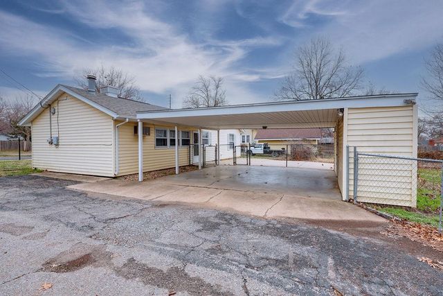 1115 Mound St, Winfield, KS 67156