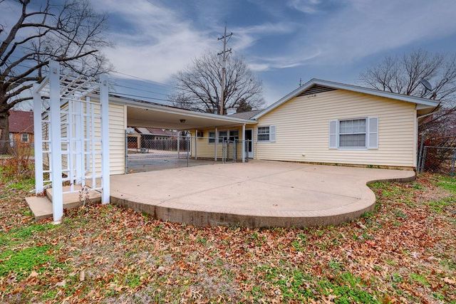 1115 Mound St, Winfield, KS 67156