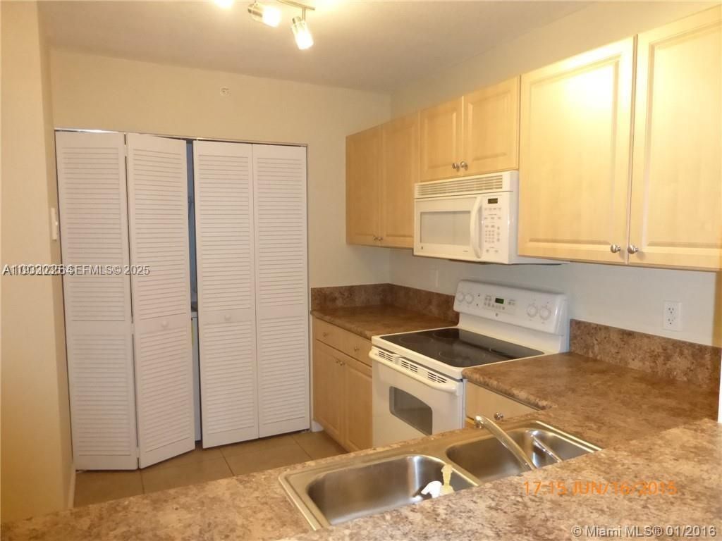 529 E Sheridan St 1071, Dania Beach, FL 33004