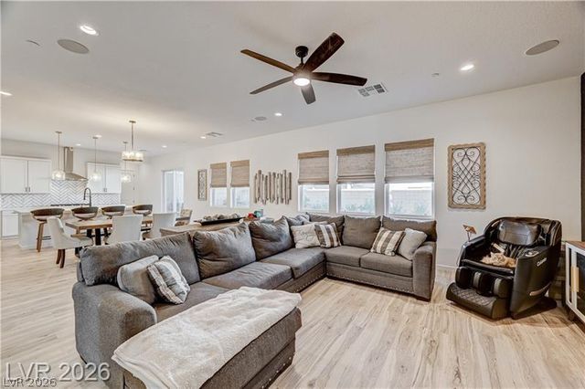 10136 Sequoia Glen Avenue, Las Vegas, NV 89166