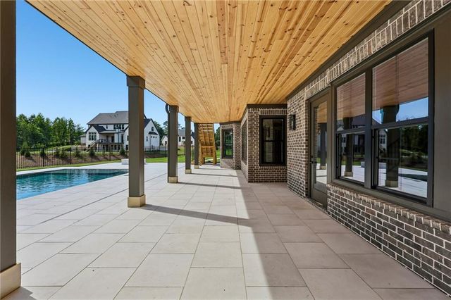 6222 Bridgewood Dr, Buford, GA 30518