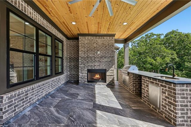 6222 Bridgewood Dr, Buford, GA 30518