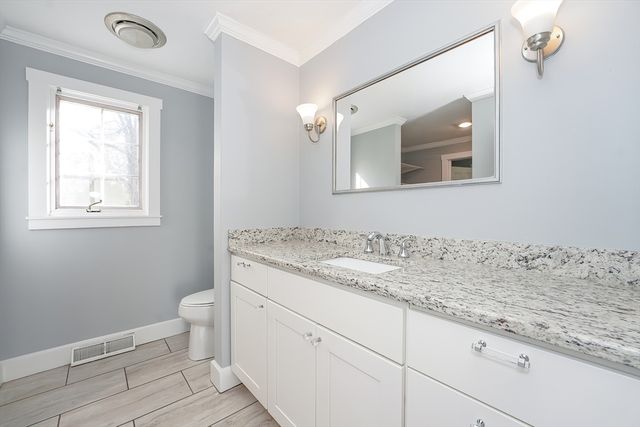 240 Oak St, Barnstable, MA 02668