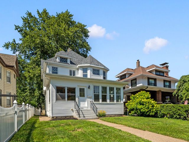 108 W Central Park Avenue, Davenport, IA 52803