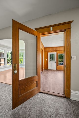 108 W Central Park Avenue, Davenport, IA 52803