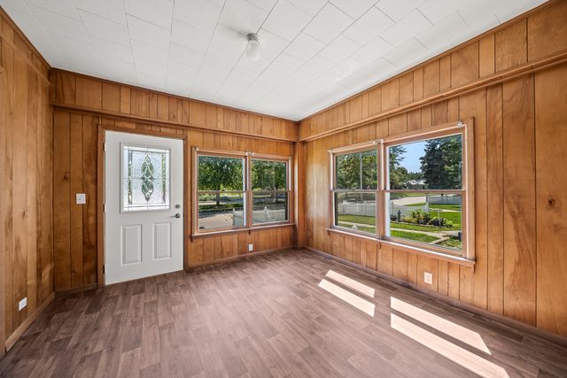 108 W Central Park Avenue, Davenport, IA 52803
