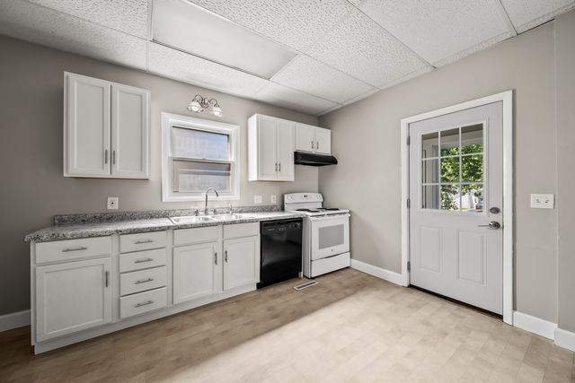 108 W Central Park Avenue, Davenport, IA 52803