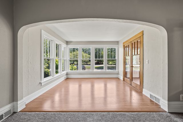 108 W Central Park Avenue, Davenport, IA 52803