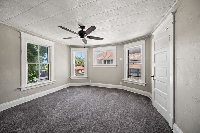 108 W Central Park Avenue, Davenport, IA 52803