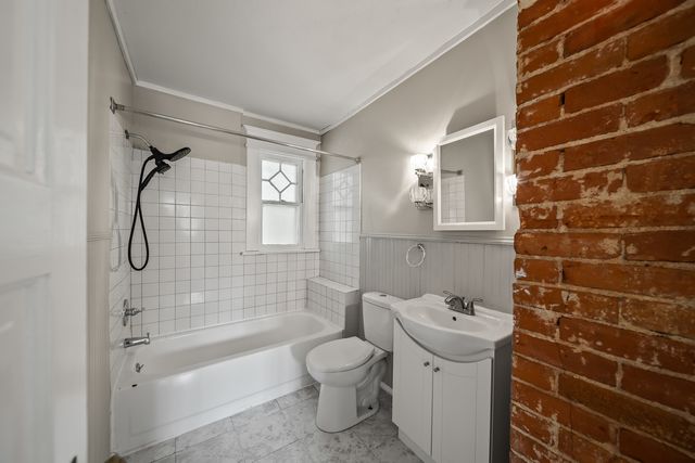 108 W Central Park Avenue, Davenport, IA 52803