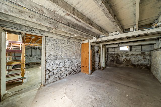 108 W Central Park Avenue, Davenport, IA 52803
